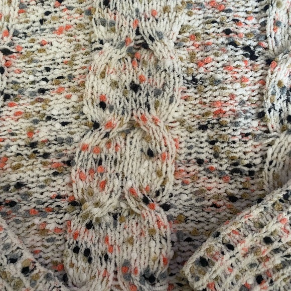 Moon and Madison Turtle Neck Knitted Sweater. Size large - Picture 2 of 4